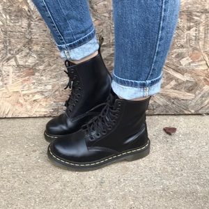 1460 black Dr Martens